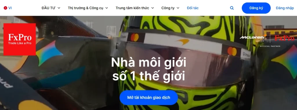 Thông tin về FxPro, nổi bật với mô hình thực thi lệnh NDD (No Dealing Desk) và nhiều giấy phép quản lý.