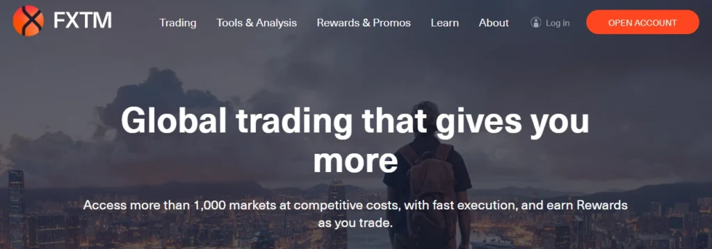 Nền tảng giao dịch FXTM với các tín hiệu và tài liệu giáo dục, nổi bật với sự hỗ trợ dành cho nhà giao dịch mới.